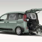 【画像】もはや東京の風景のひとつになっているJPNタクシー！　乗り降りもラクで後席も広く大満足……なのに地方ではあまり走ってないってナゼ？ 〜 画像1