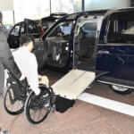 【画像】もはや東京の風景のひとつになっているJPNタクシー！　乗り降りもラクで後席も広く大満足……なのに地方ではあまり走ってないってナゼ？ 〜 画像5