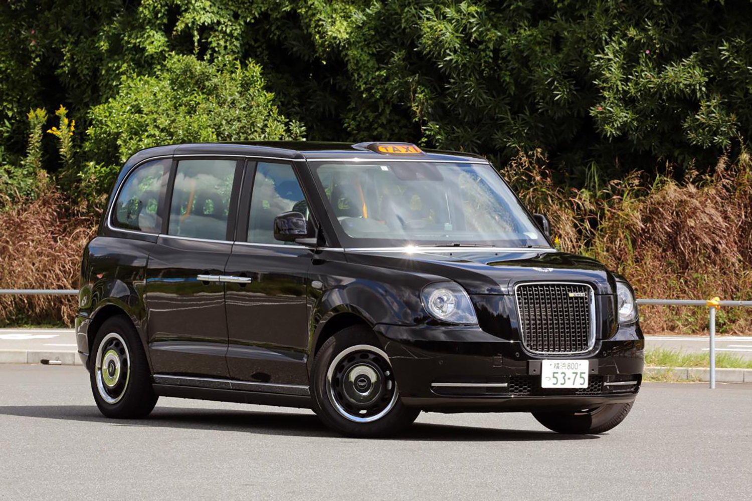 ロンドンタクシーのフロントスタイリング 〜 画像7