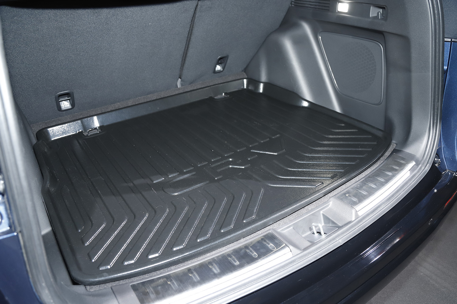 ホンダアクセスのCR-V e:HEV RSタフプレミアムのラゲッジトレー