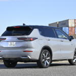 【画像】【試乗】高級感たっぷりで燃費がよくて悪路にも強く災害時も活躍！　おまけに走りも楽しいアウトランダーPHEVはクルマの理想の姿そのものだった 〜 画像1