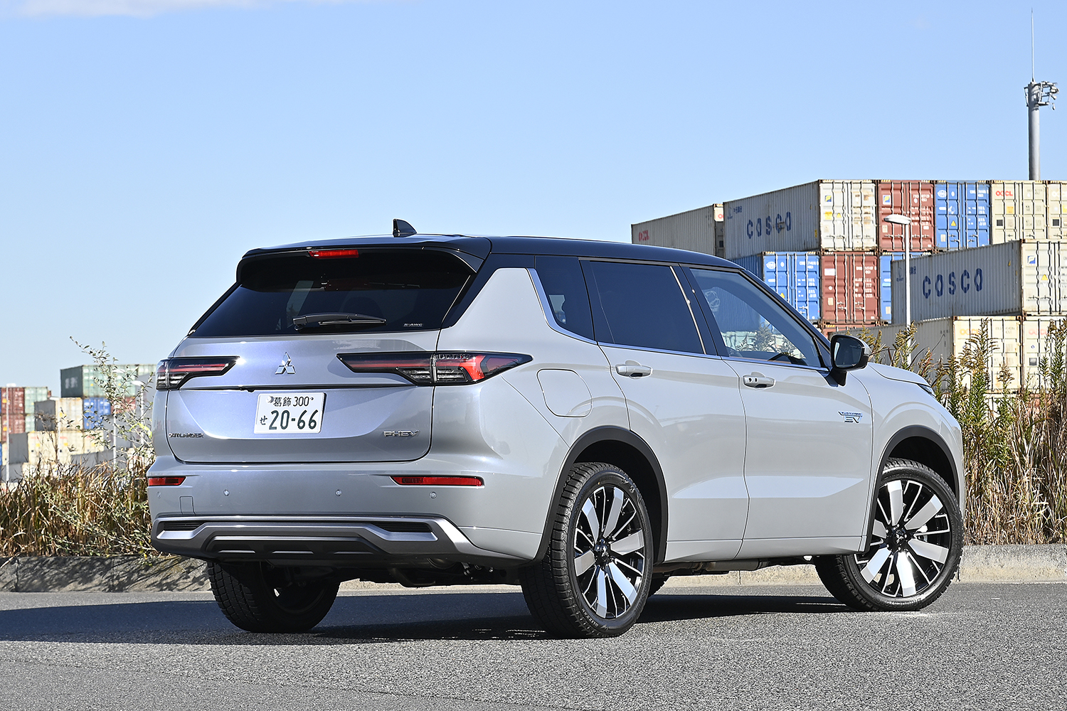 三菱アウトランダーPHEVのリヤスタイリング 〜 画像1