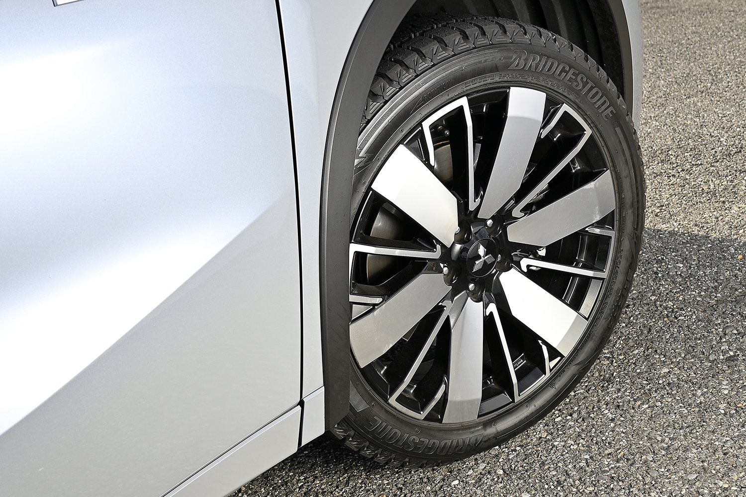 アウトランダーPHEVは静かにスムーズにそして力強く走るSUVの完成形だった 〜 画像3