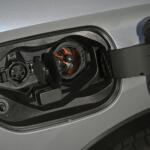 【画像】【試乗】高級感たっぷりで燃費がよくて悪路にも強く災害時も活躍！　おまけに走りも楽しいアウトランダーPHEVはクルマの理想の姿そのものだった 〜 画像6