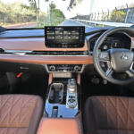 【画像】【試乗】高級感たっぷりで燃費がよくて悪路にも強く災害時も活躍！　おまけに走りも楽しいアウトランダーPHEVはクルマの理想の姿そのものだった 〜 画像13