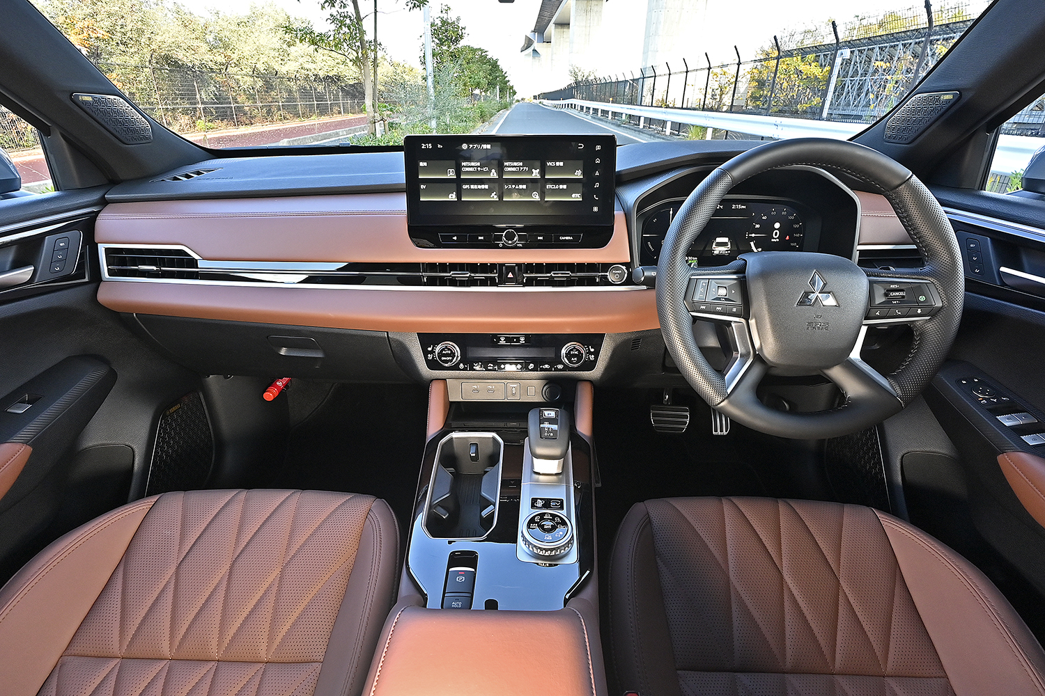 三菱アウトランダーPHEVのインパネ