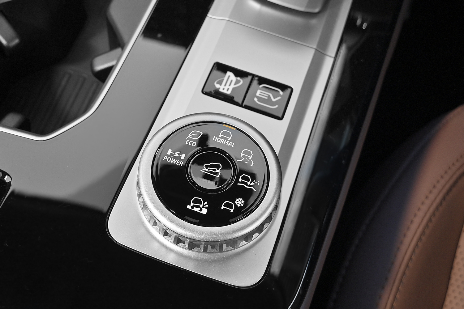 アウトランダーPHEVは静かにスムーズにそして力強く走るSUVの完成形だった 〜 画像15