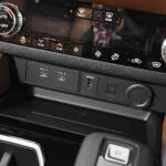 【画像】【試乗】高級感たっぷりで燃費がよくて悪路にも強く災害時も活躍！　おまけに走りも楽しいアウトランダーPHEVはクルマの理想の姿そのものだった 〜 画像18