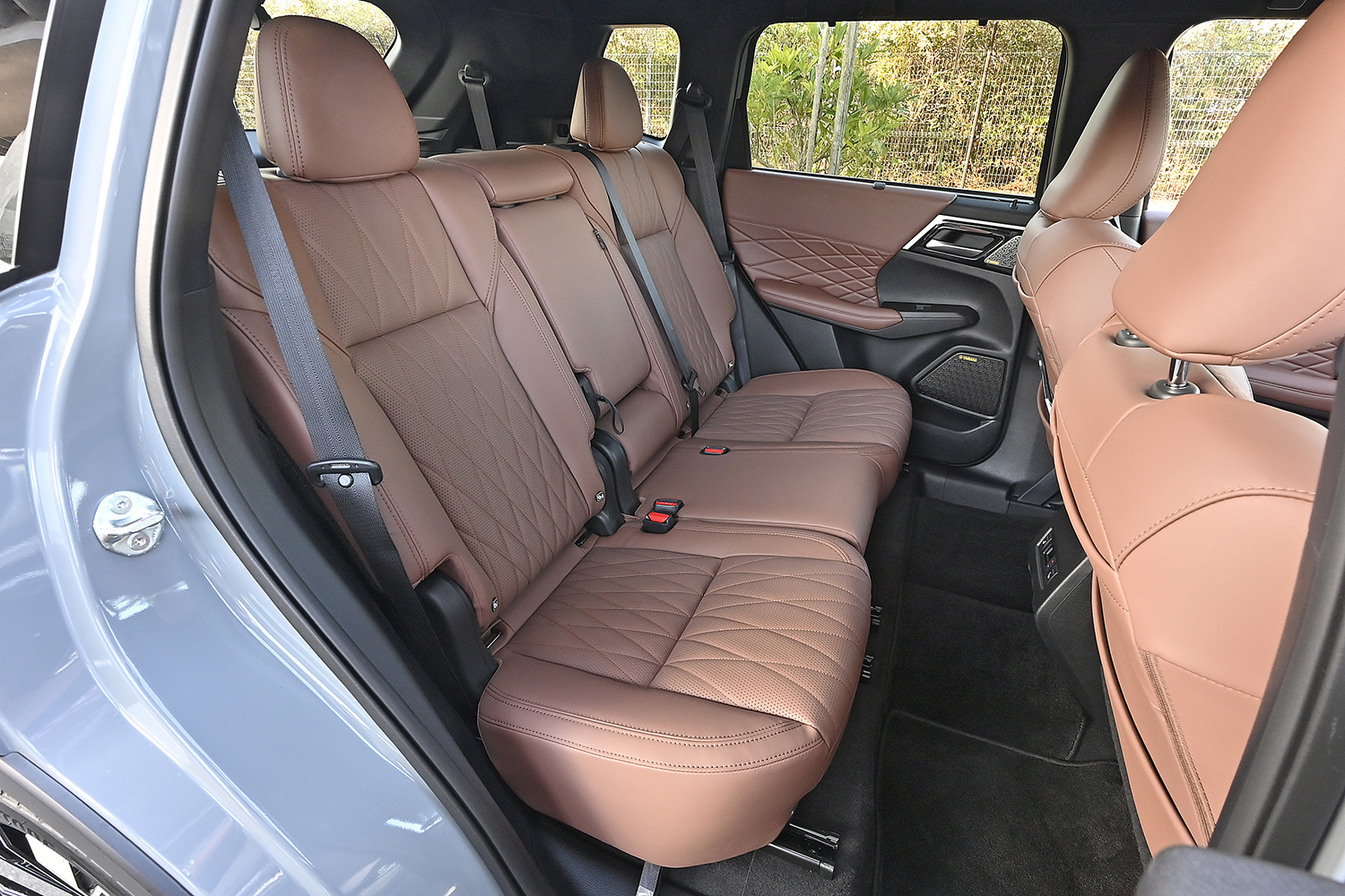 三菱アウトランダーPHEVのリヤシート
