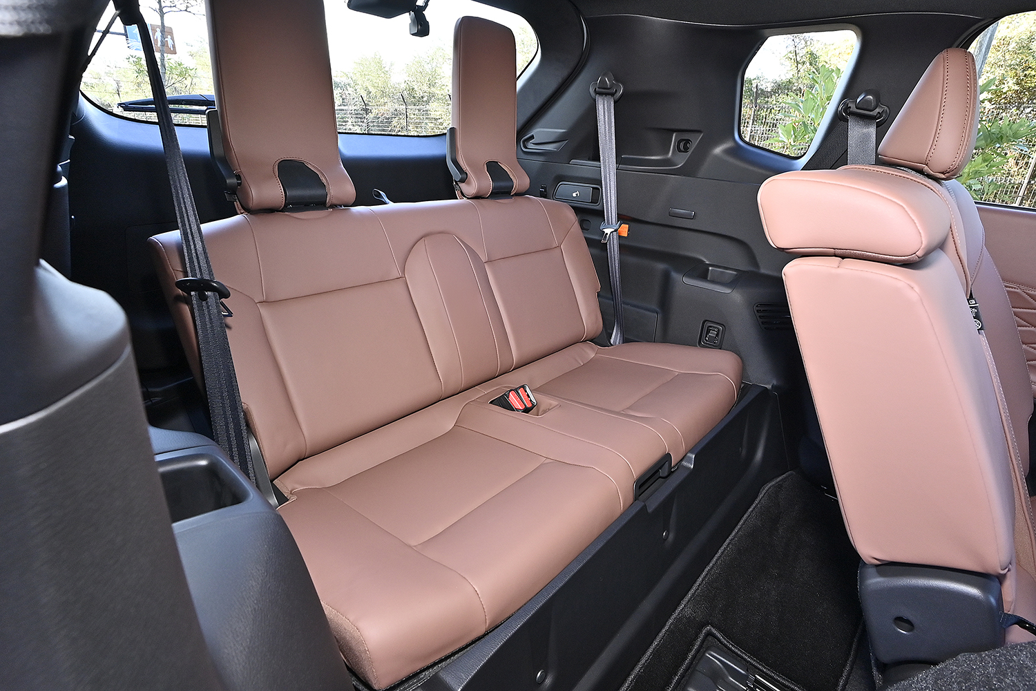 アウトランダーPHEVは静かにスムーズにそして力強く走るSUVの完成形だった 〜 画像23