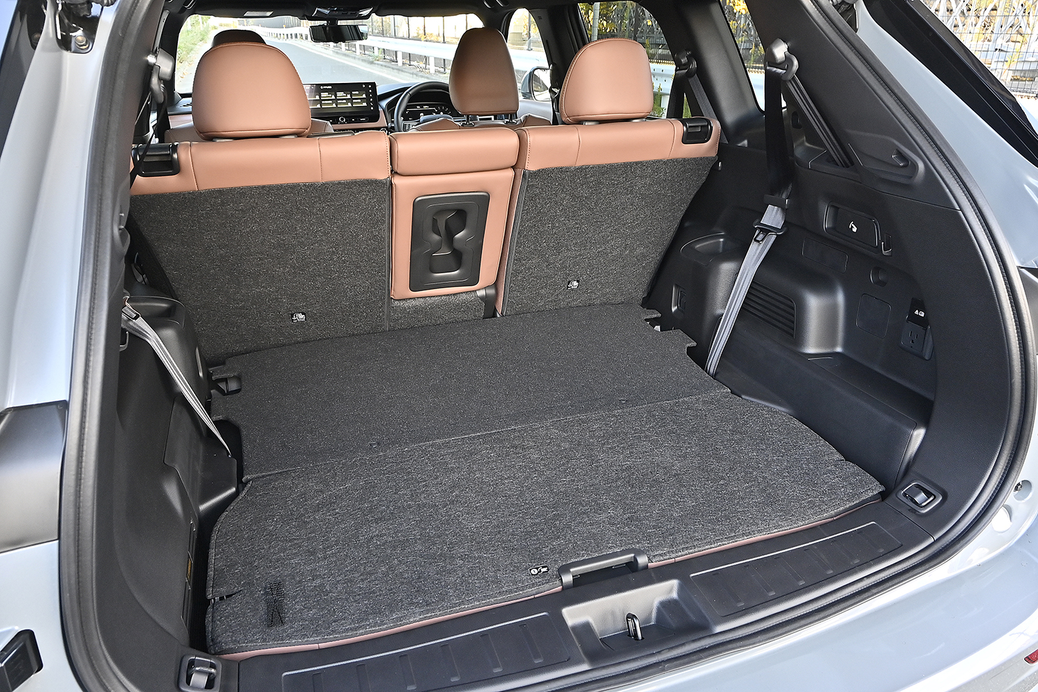 アウトランダーPHEVは静かにスムーズにそして力強く走るSUVの完成形だった 〜 画像25