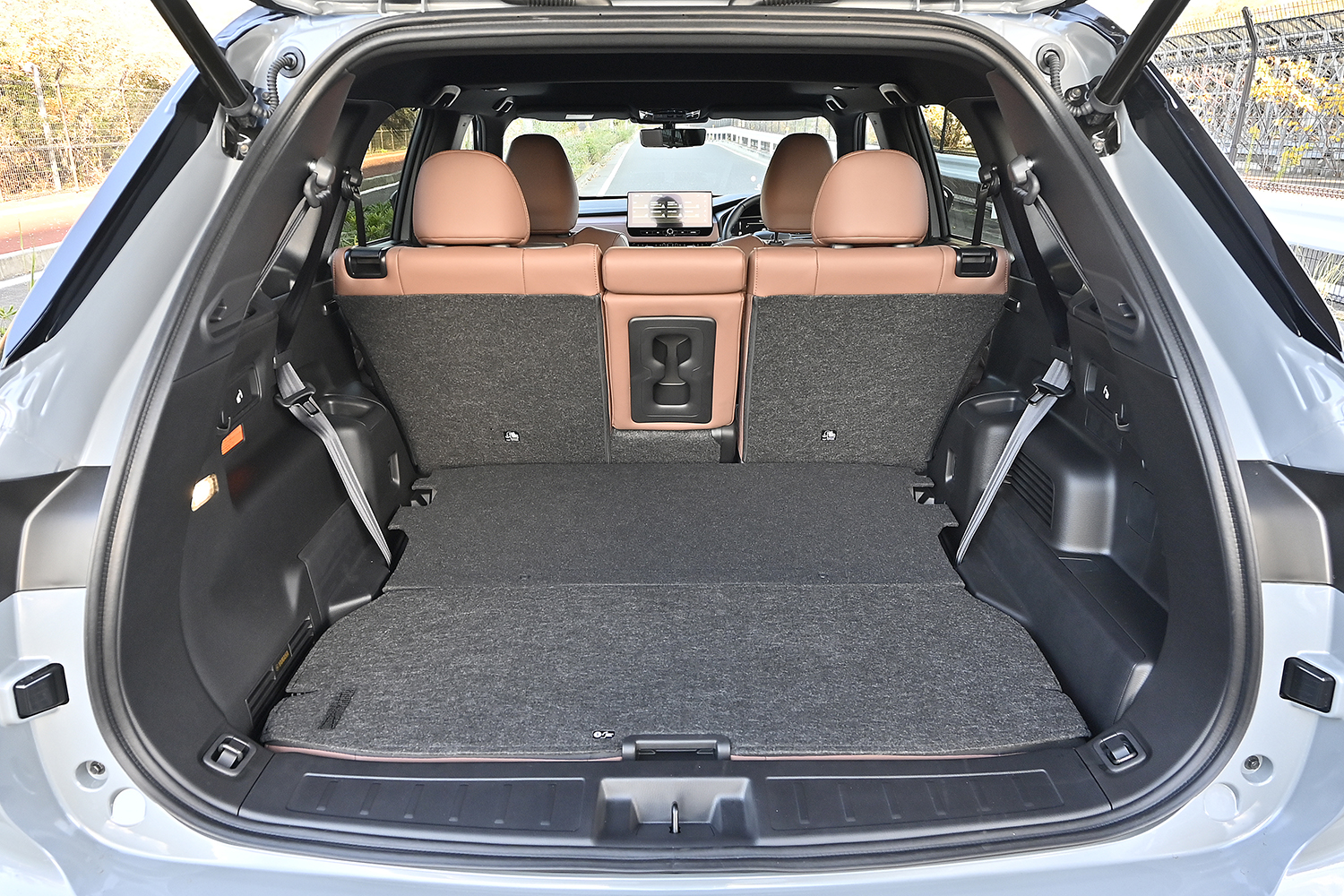 アウトランダーPHEVは静かにスムーズにそして力強く走るSUVの完成形だった 〜 画像26