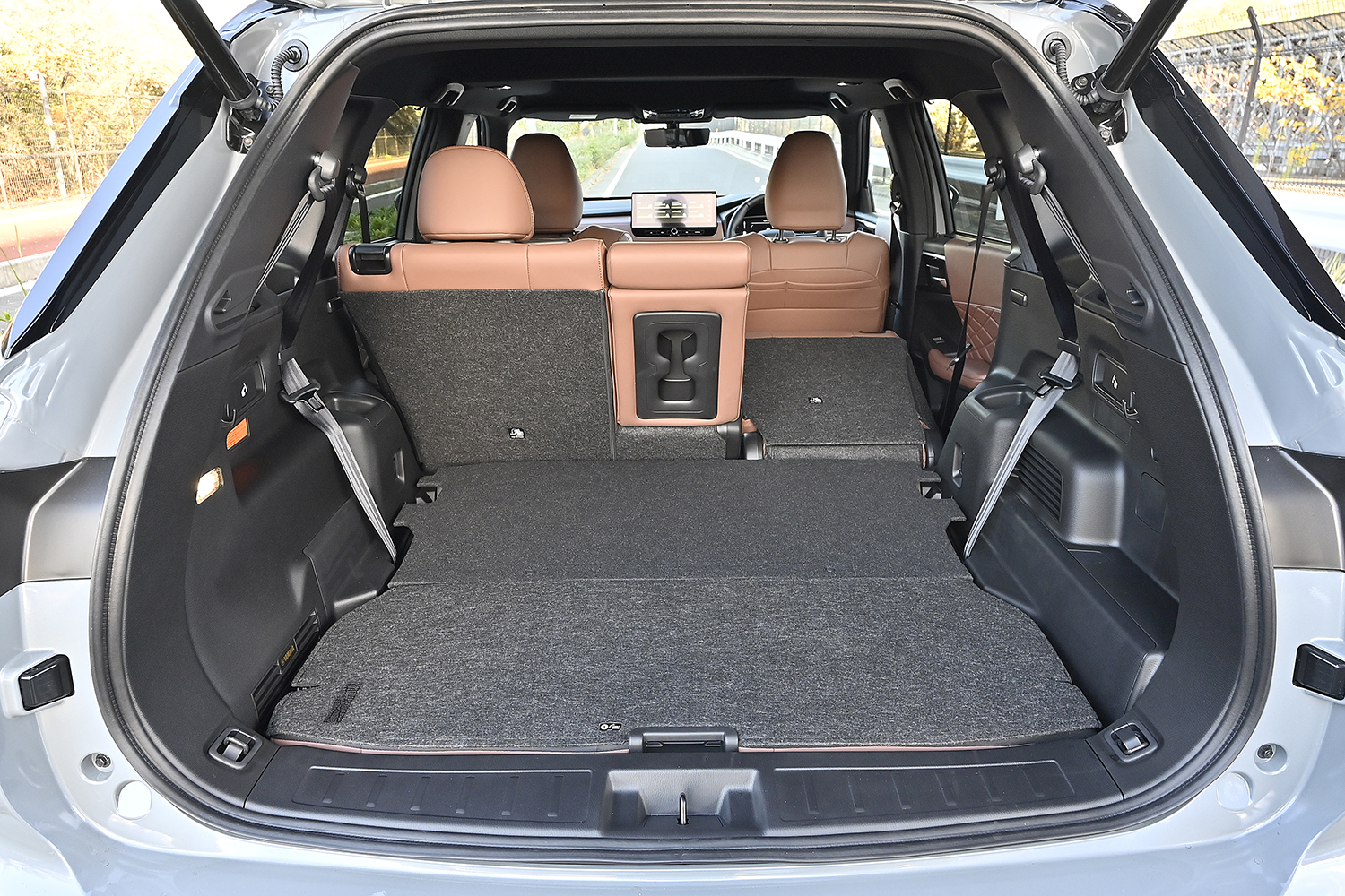 アウトランダーPHEVは静かにスムーズにそして力強く走るSUVの完成形だった 〜 画像27