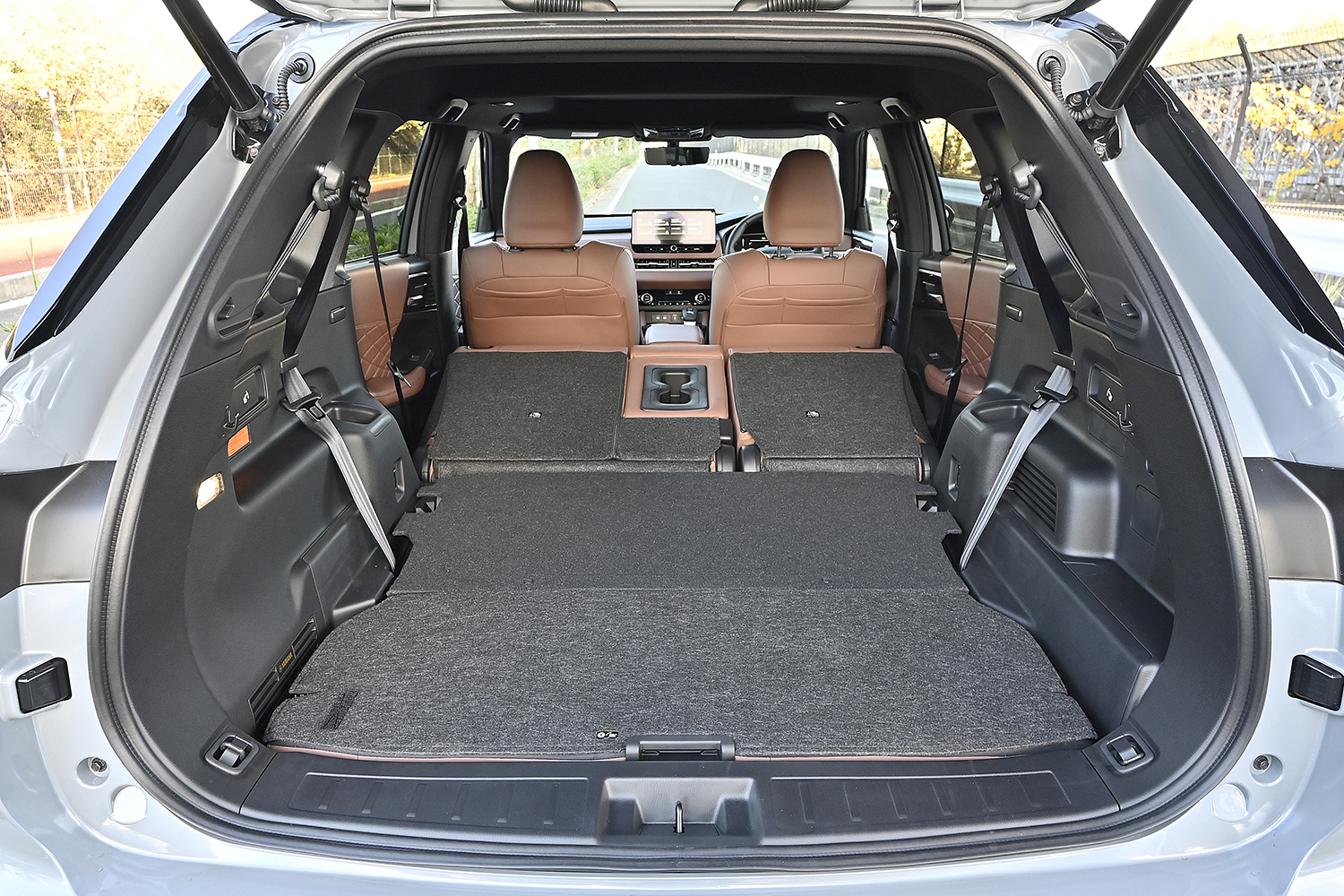 アウトランダーPHEVは静かにスムーズにそして力強く走るSUVの完成形だった 〜 画像28