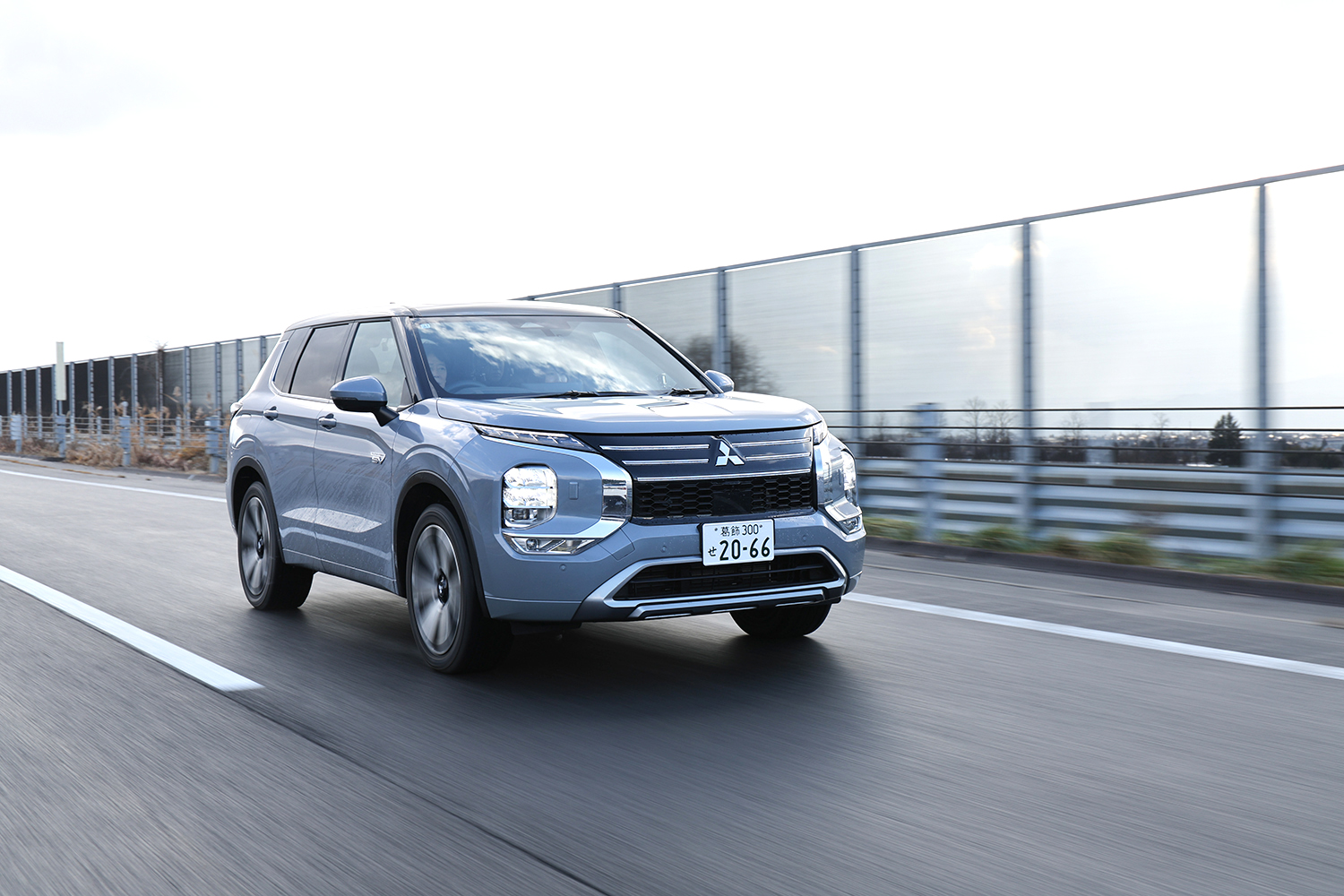 三菱アウトランダーPHEVの走行シーン 〜 画像29