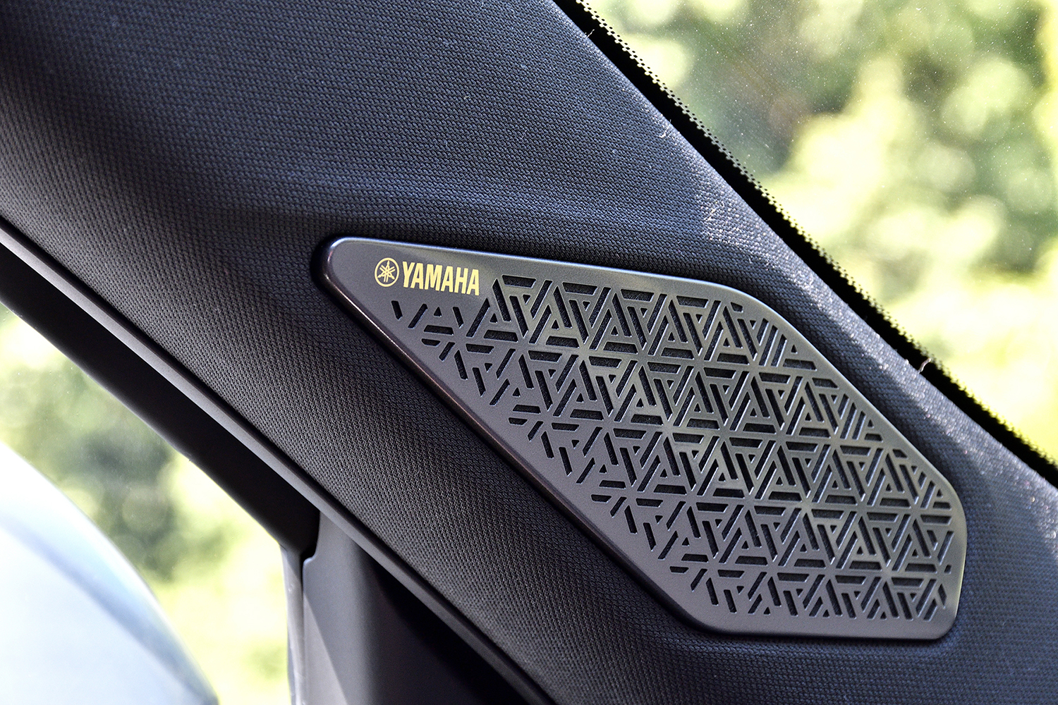 三菱アウトランダーPHEVのダイナミックサウンドヤマハアルティメットのスピーカー 〜 画像34