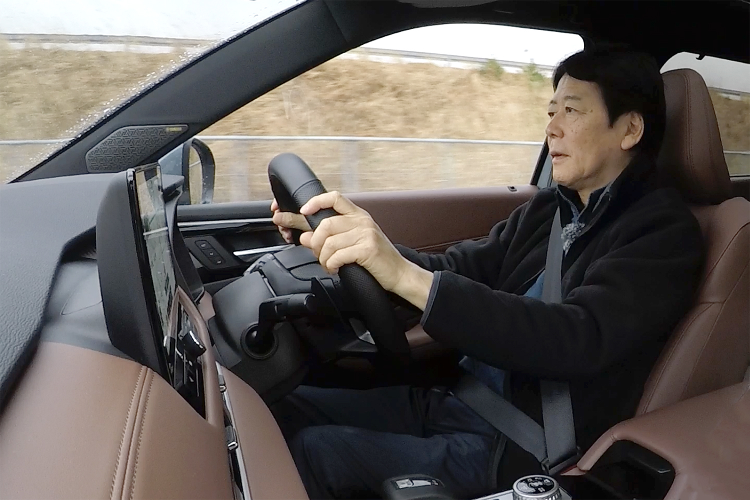 三菱アウトランダーPHEVをドライブする中谷明彦さん 〜 画像41