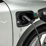 欧州で三菱がエクリプスクロスを発表……ってEV!?　名前は同じもまったく違うクルマの正体は「ルノーからのOEM車」だった