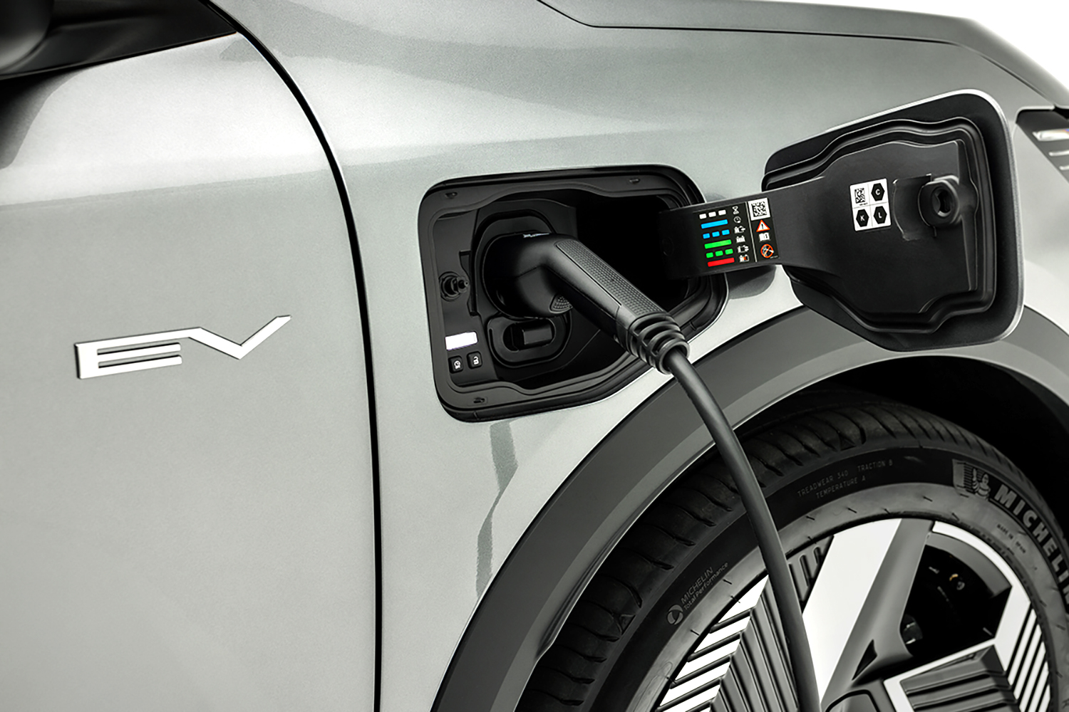 欧州で三菱がエクリプスクロスを発表……ってEV!?　名前は同じもまったく違うクルマの正体は「ルノーからのOEM車」だった