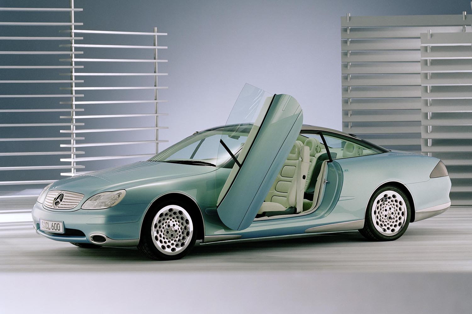 メルセデス・ベンツF200イマジネーションのフロントスタイリング 〜 画像1