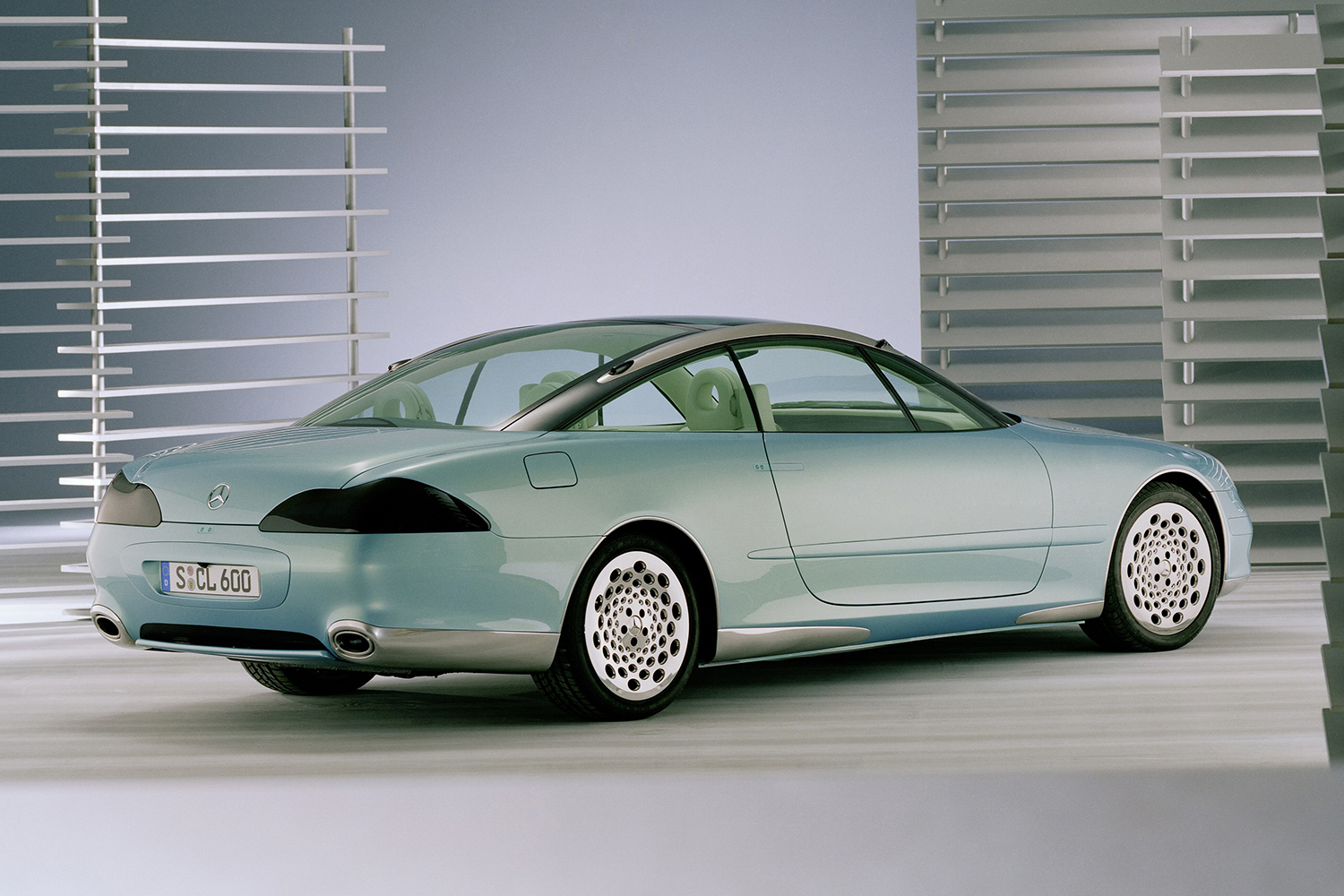 メルセデス・ベンツF200イマジネーションのリヤスタイリング 〜 画像2