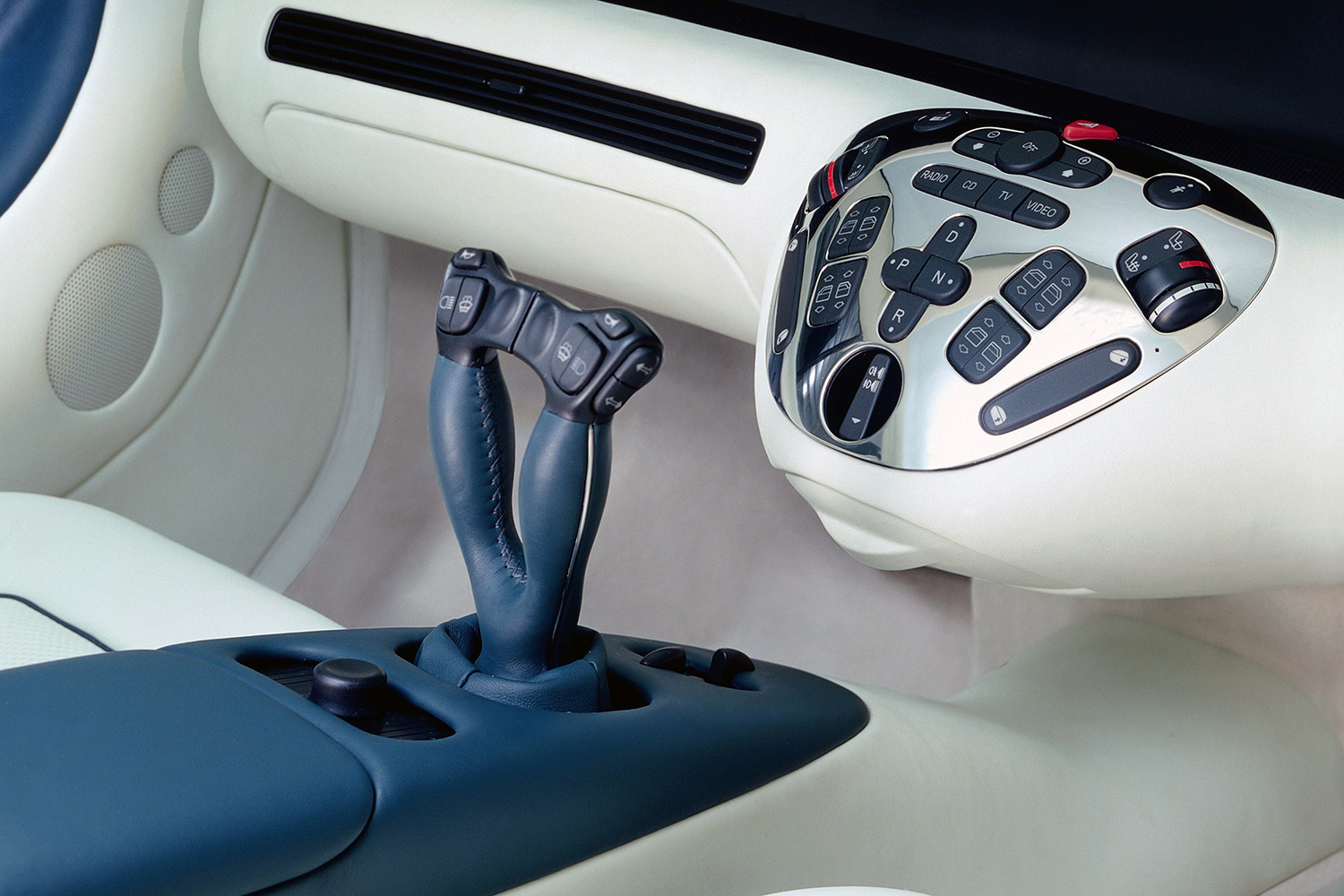 メルセデス・ベンツF200イマジネーションのサイドスティック 〜 画像4