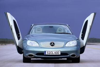 バイ・ワイヤ化もデジタルドアミラーもワイドディスプレイも30年前に想定済み！　コンセプトカーの「F200」をみたらメルセデス・ベンツの先見性がヤバかった