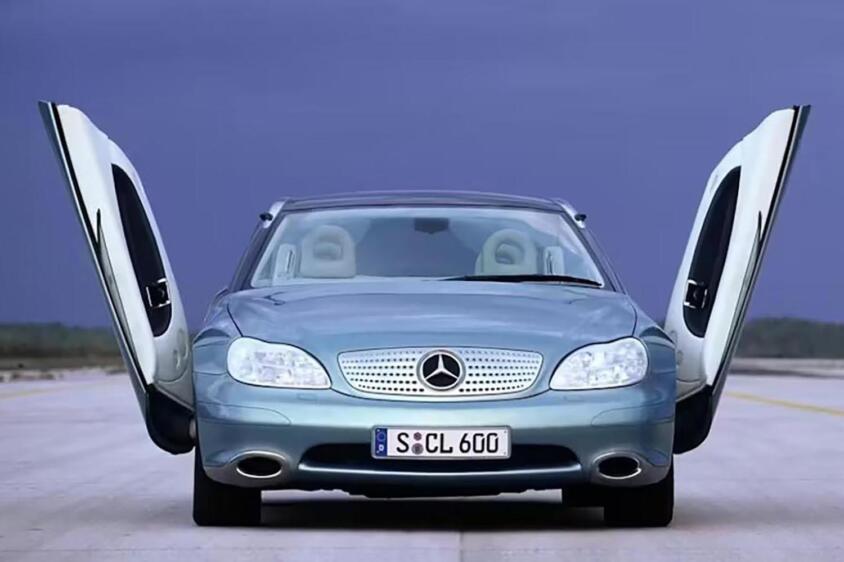 バイ・ワイヤ化もデジタルドアミラーもワイドディスプレイも30年前に想定済み！　コンセプトカーの「F200」をみたらメルセデス・ベンツの先見性がヤバかった