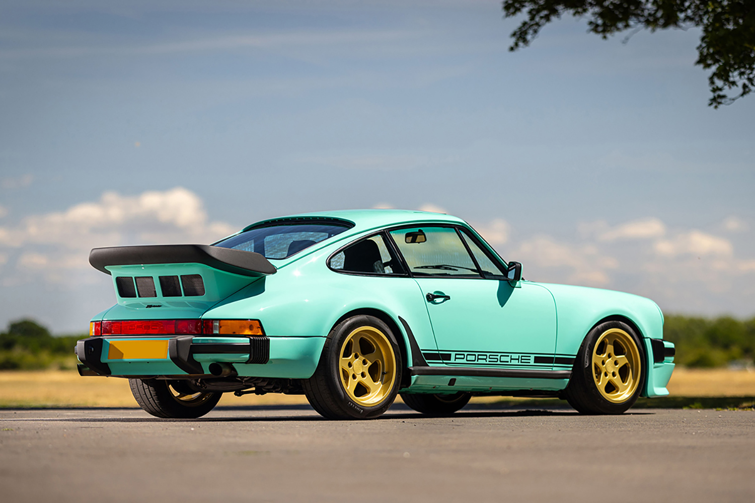 「911 TAG ターボ・バイ・ランザンテ」はF1エンジン搭載の究極の911ターボだった 〜 画像2