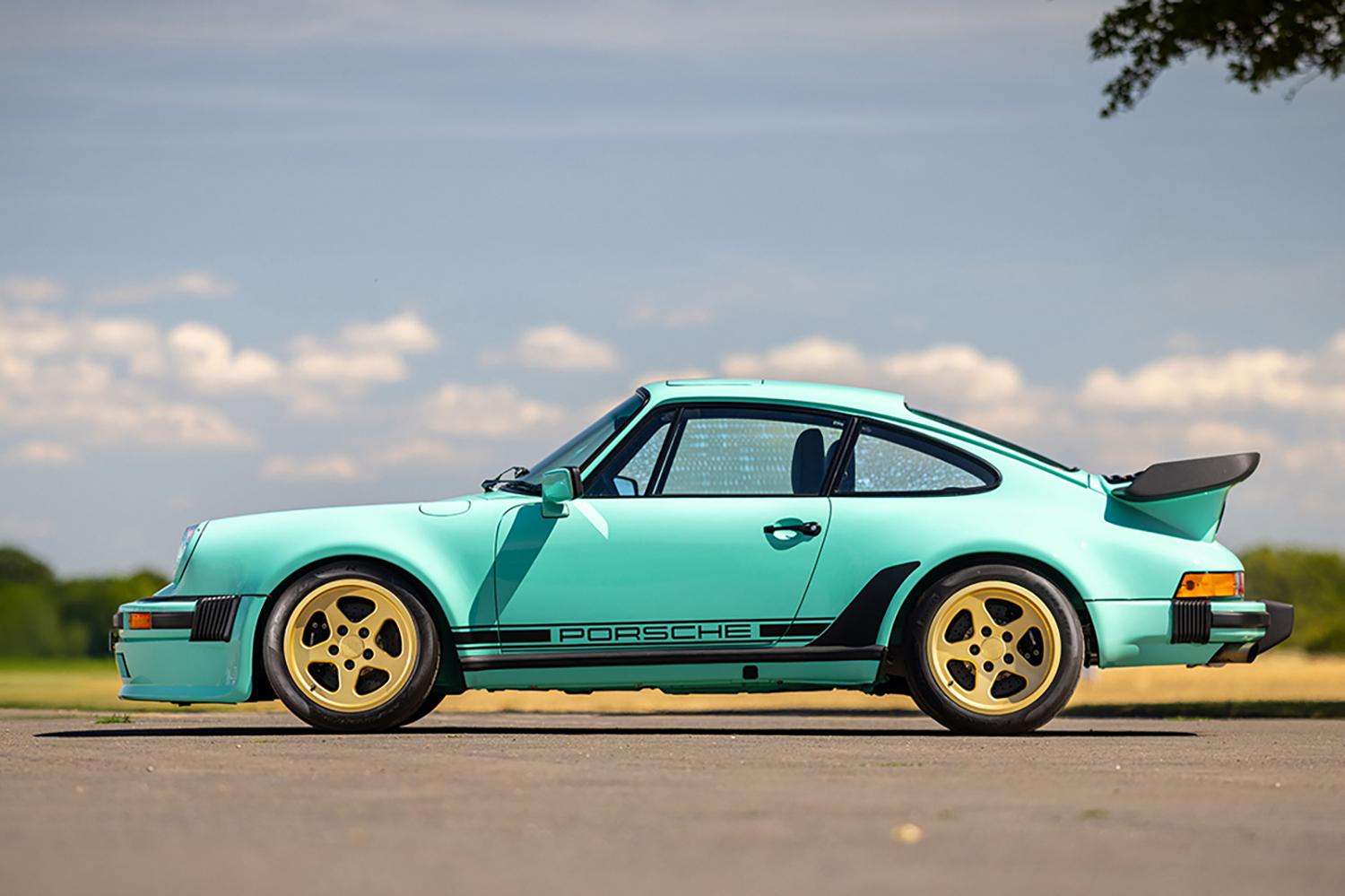 「911 TAG ターボ・バイ・ランザンテ」はF1エンジン搭載の究極の911ターボだった 〜 画像4