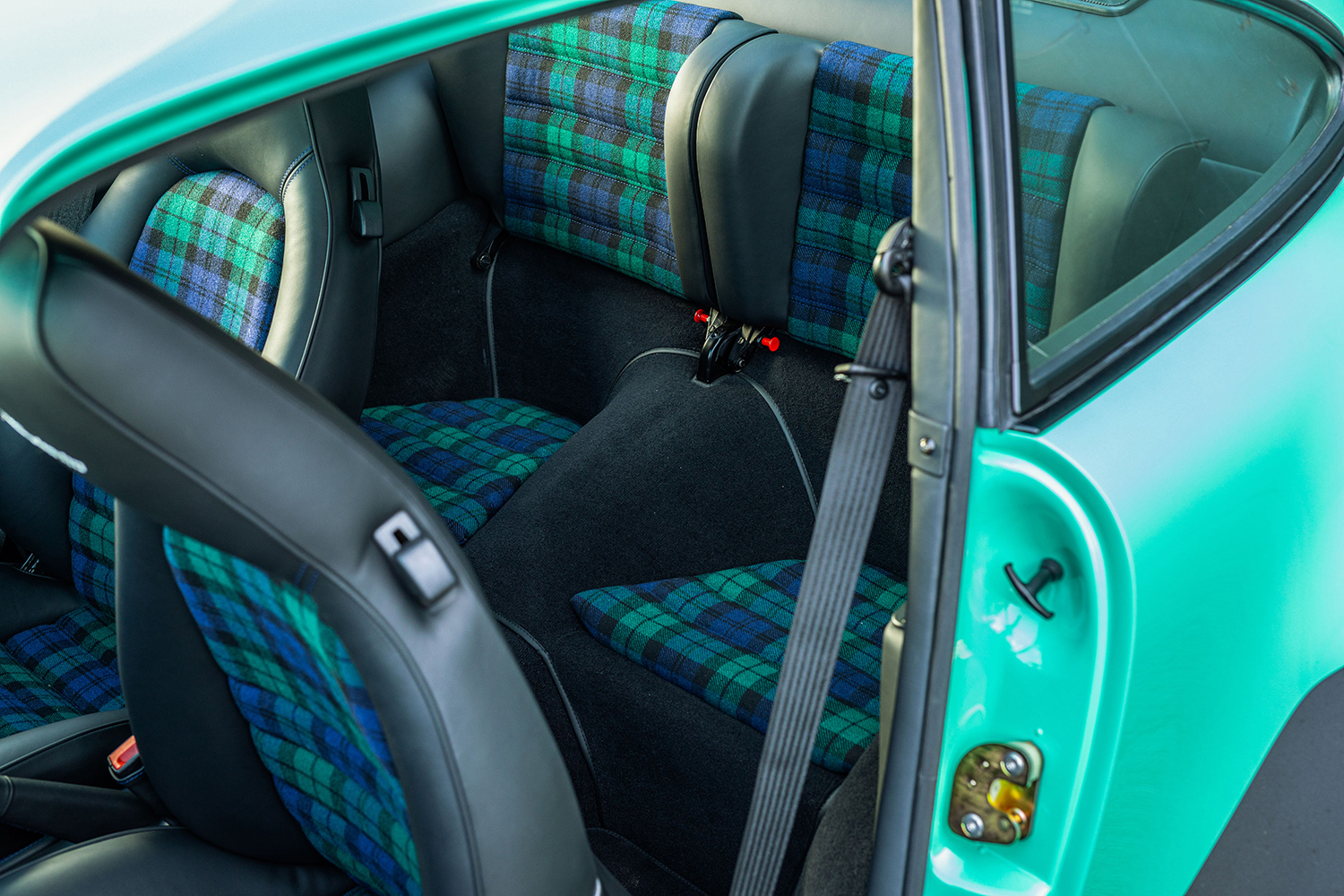 「911 TAG ターボ・バイ・ランザンテ」はF1エンジン搭載の究極の911ターボだった 〜 画像10