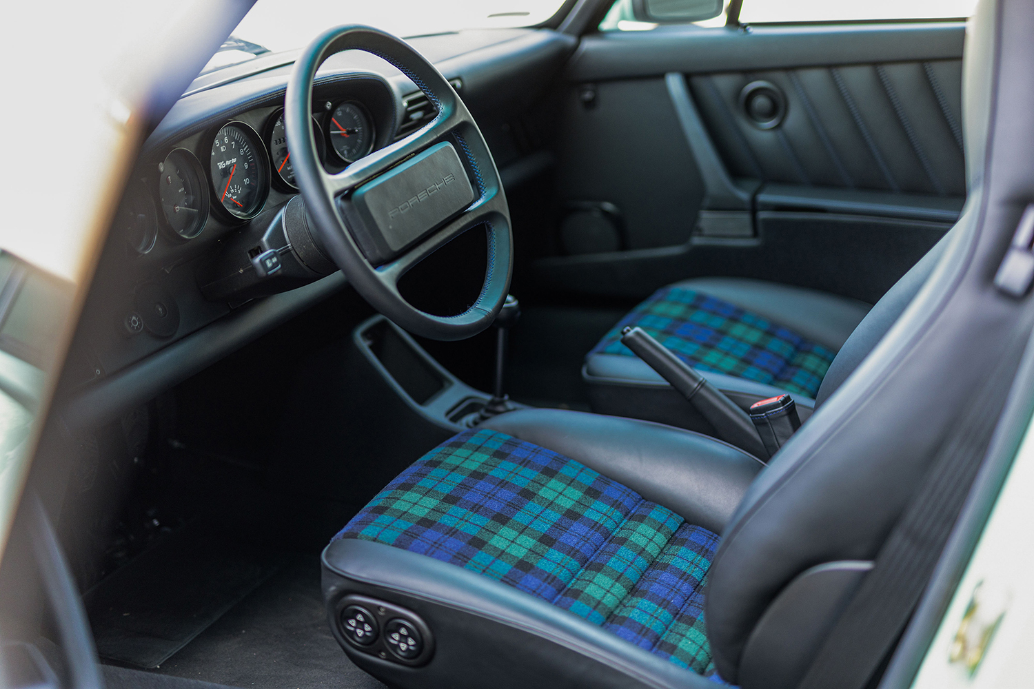 「911 TAG ターボ・バイ・ランザンテ」はF1エンジン搭載の究極の911ターボだった 〜 画像11