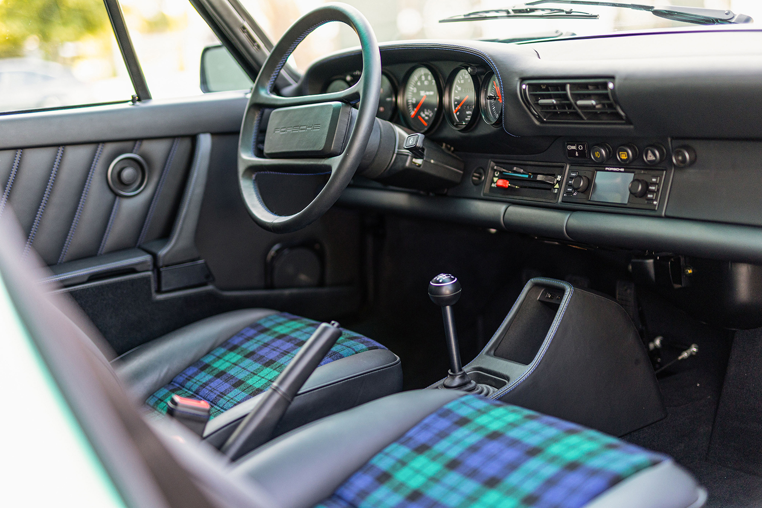 「911 TAG ターボ・バイ・ランザンテ」はF1エンジン搭載の究極の911ターボだった 〜 画像16