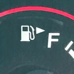 【画像】給油口を開けるレバーがない！　久々にクルマを乗り換えた昭和オヤジが驚くイマドキのクルマから「レバーが消えた」理由とは 〜 画像2