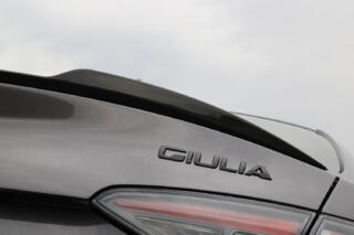 520馬力のFRハイパフォセダンとＢセグコンパクトSUV「ジュニア」それぞれの存在意義