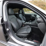 【画像】【試乗】46台限定の520馬力FRセダンと売れ筋小型SUVの２台に試乗！　個性全開のアルファロメオはやっぱり面白い!! 〜 画像25