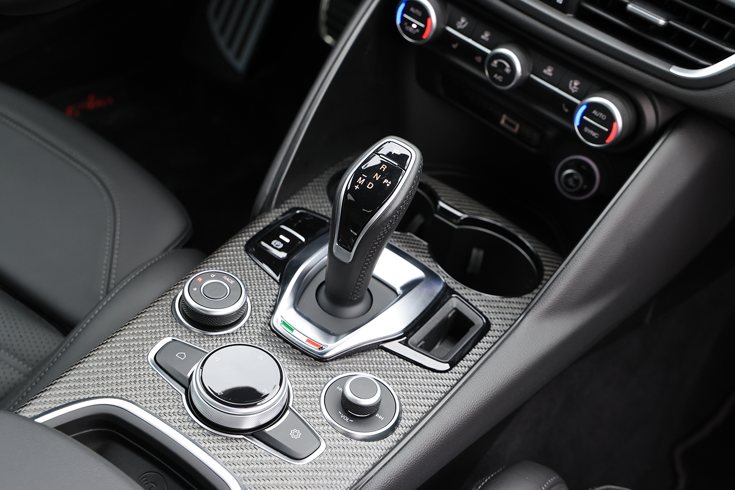 520馬力のFRハイパフォセダンとＢセグコンパクトSUV「ジュニア」それぞれの存在意義 〜 画像29