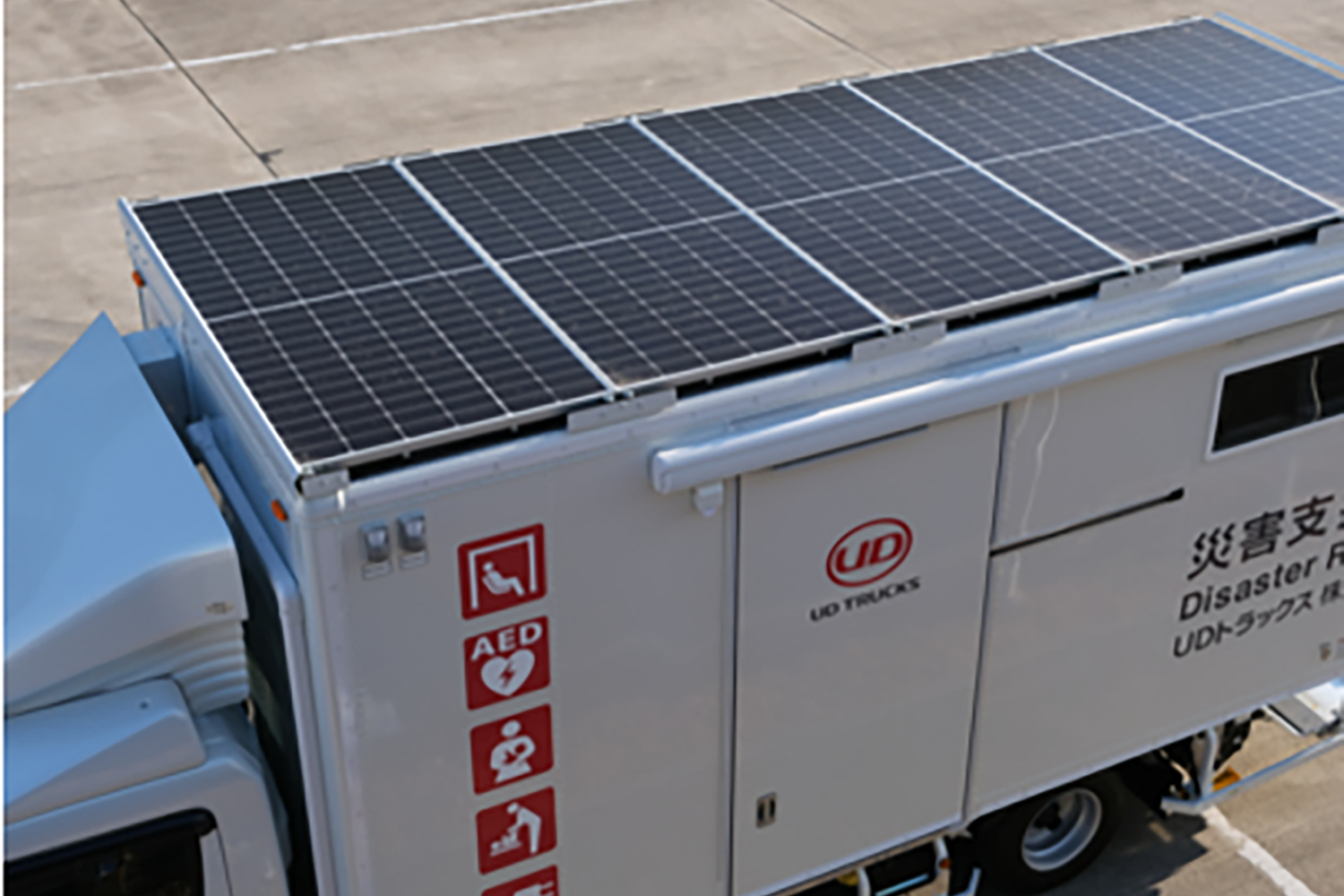 UDトラックスの災害支援車両のソーラー発電システム