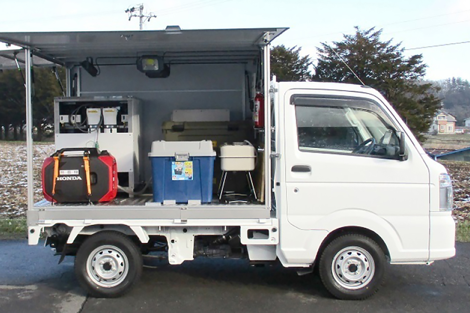 軽トラを架装した災害支援車両