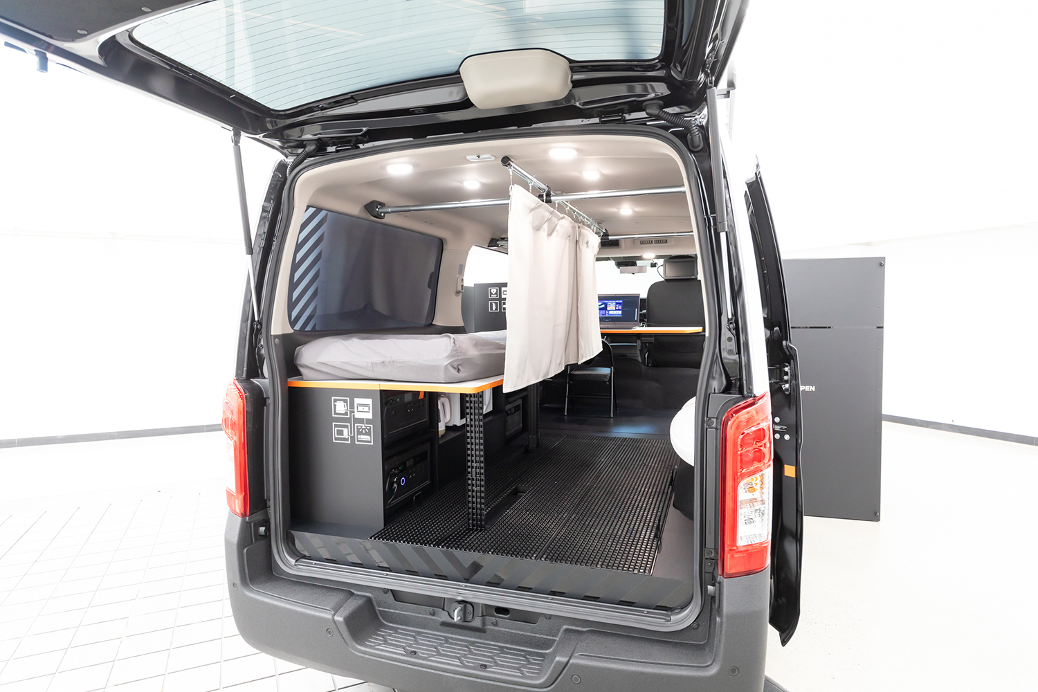 日産キャラバンの災害支援車両