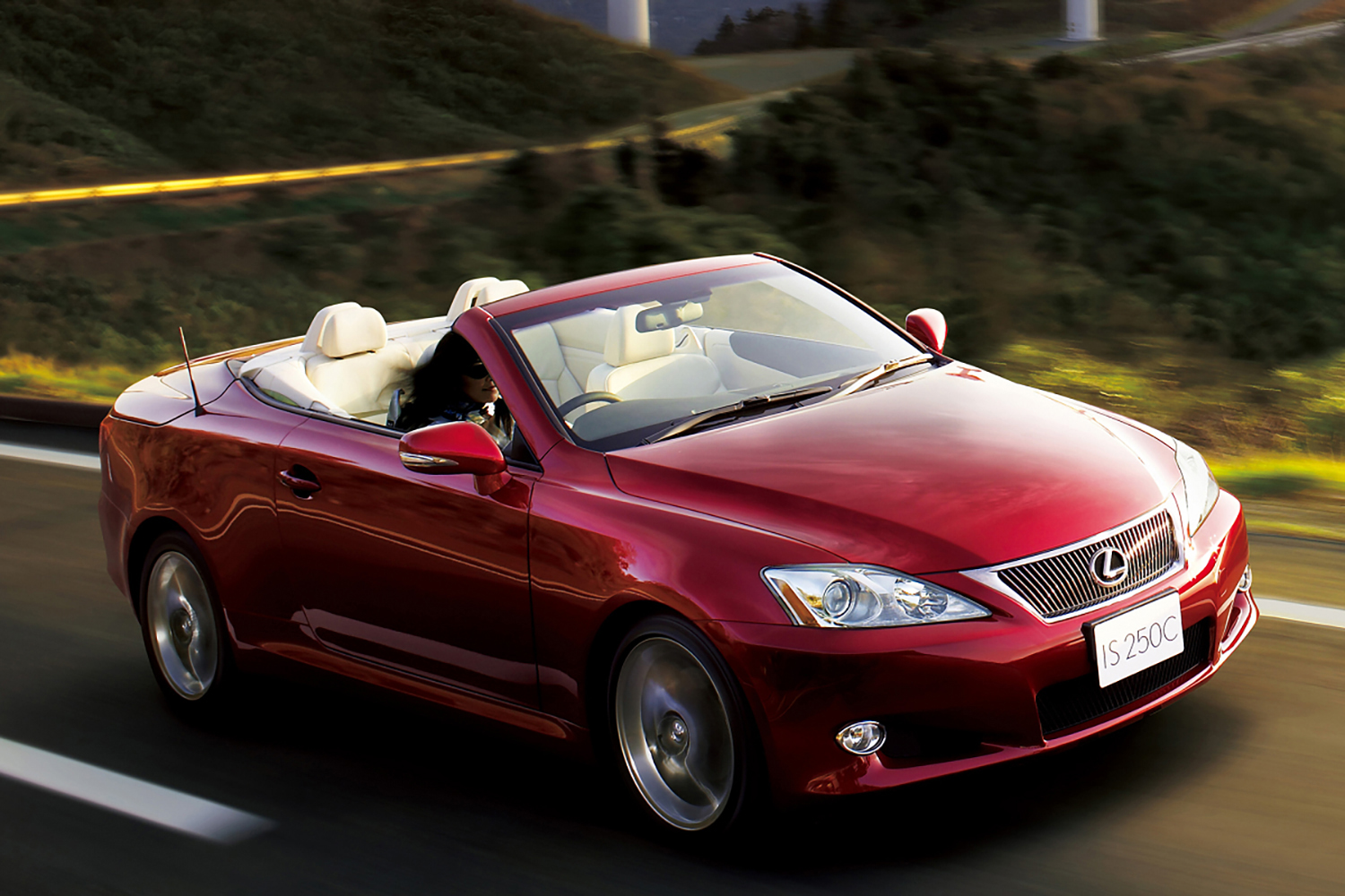 レクサスIS250Cの走行シーン 〜 画像5