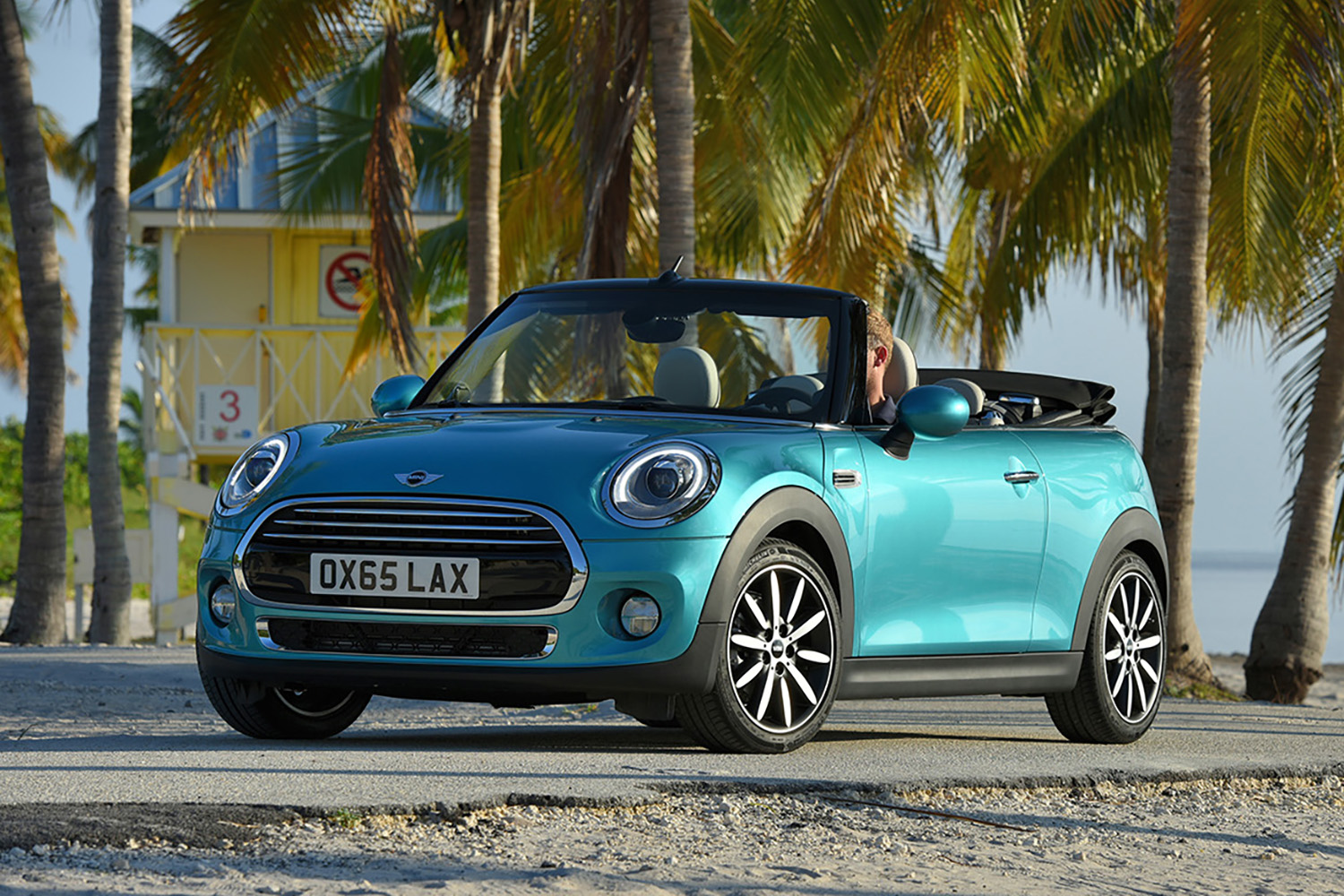 MINIコンバーチブルのフロントスタイリング 〜 画像7