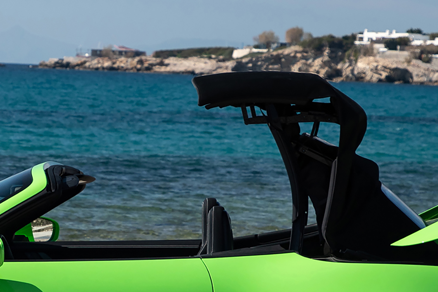 オープンカーの電動ソフトトップ