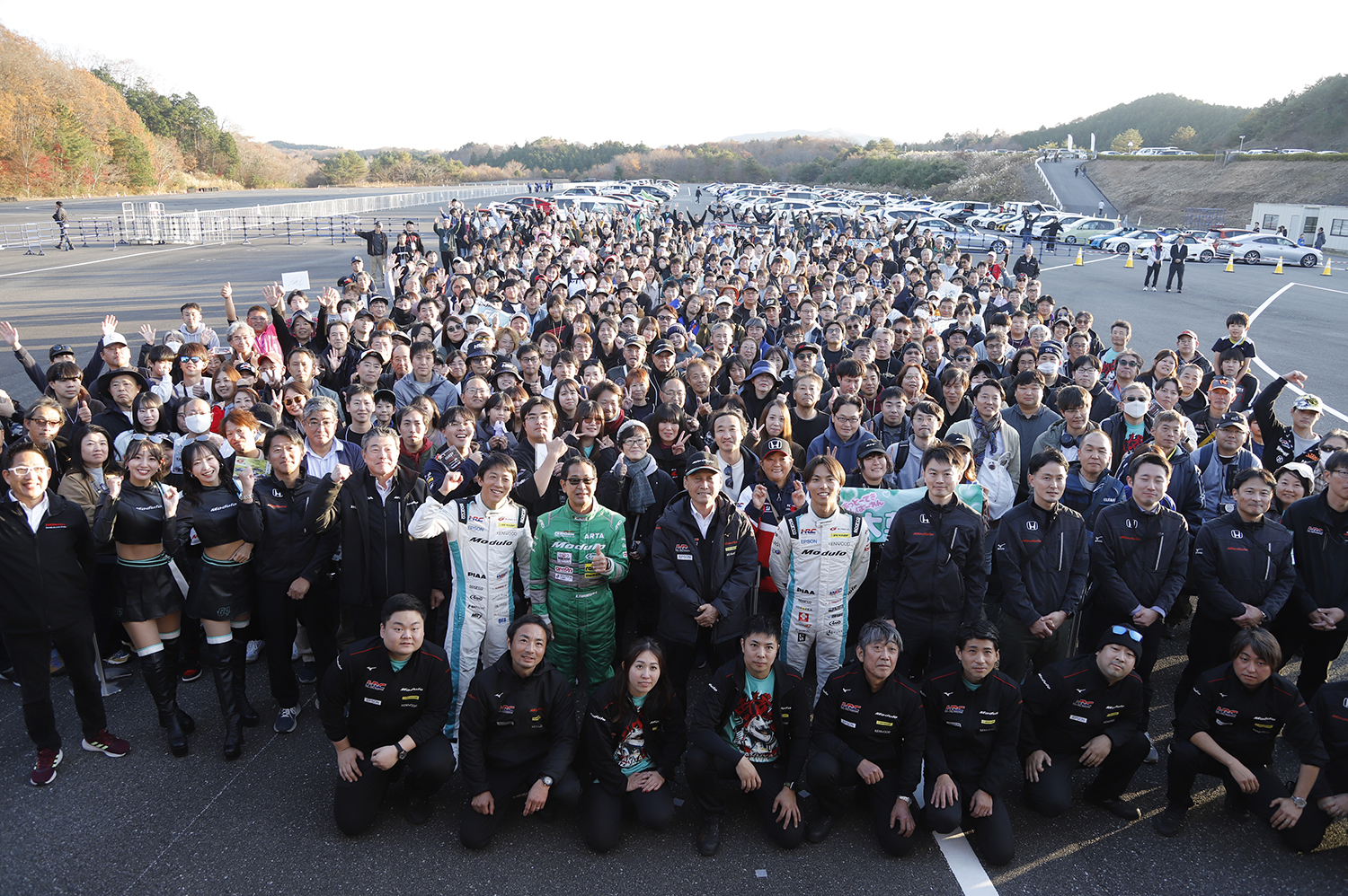 「Modulo 無限 THANKS DAY 2025」のゲストと来場者による記念撮影 〜 画像77