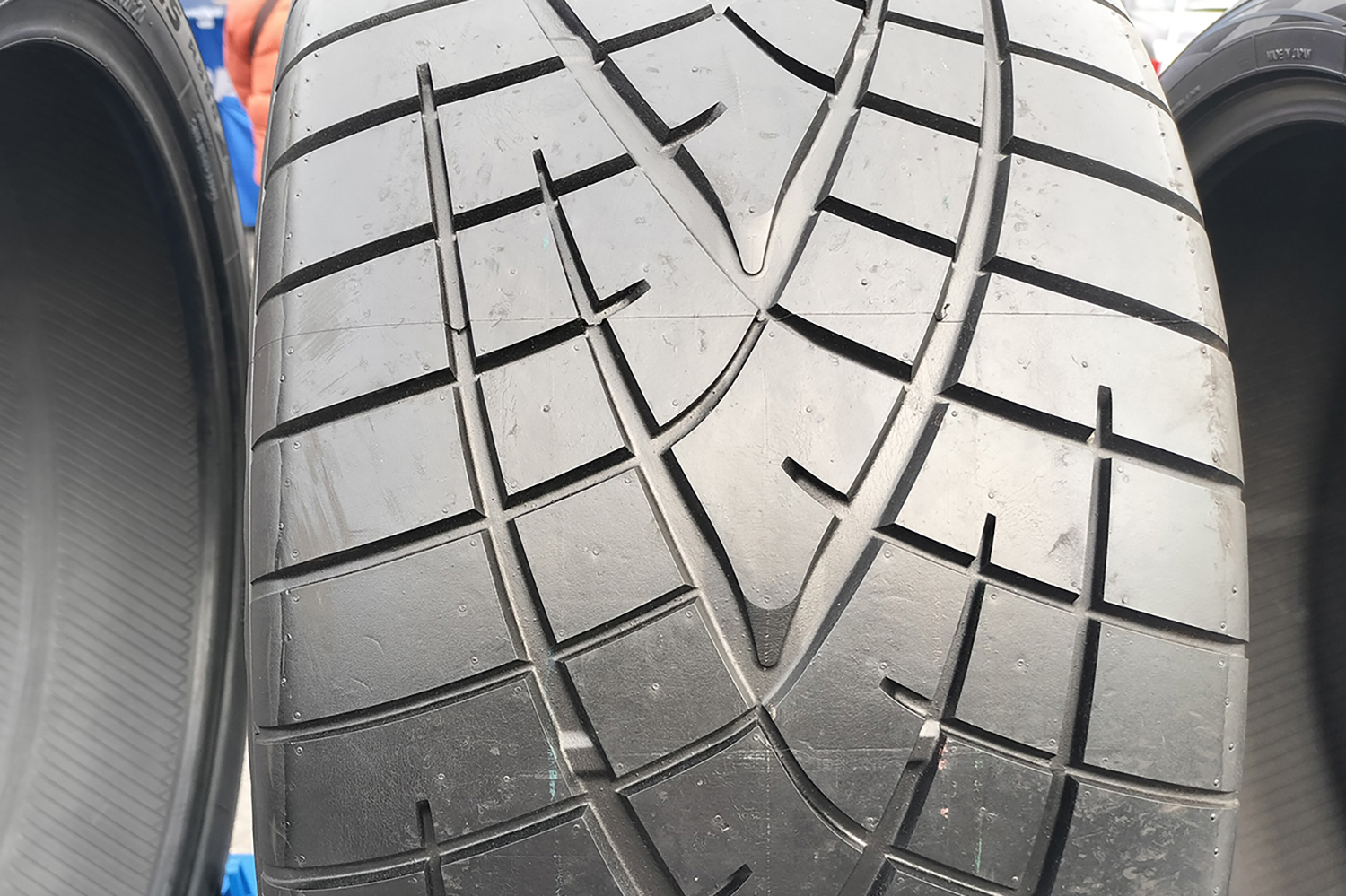 スポーツタイヤのトレッドパターン 〜 画像11