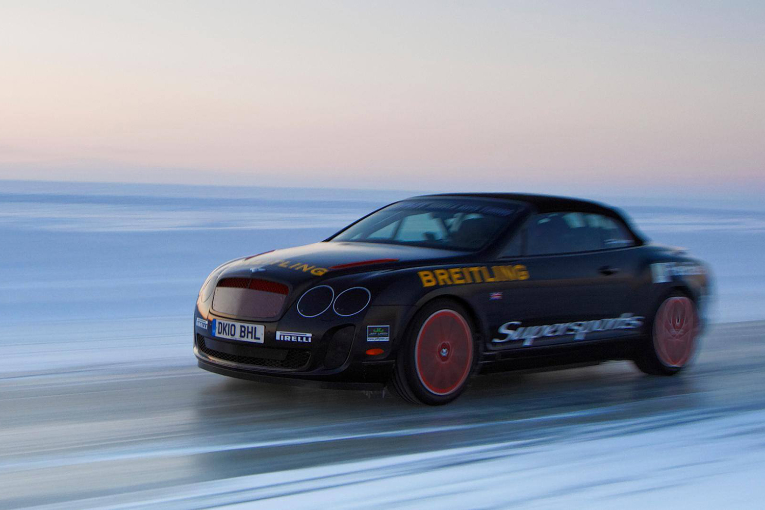 2011年にアイスレコードを樹立したベントレー・コンチネンタル・スーパースポーツ・コンバーチブル