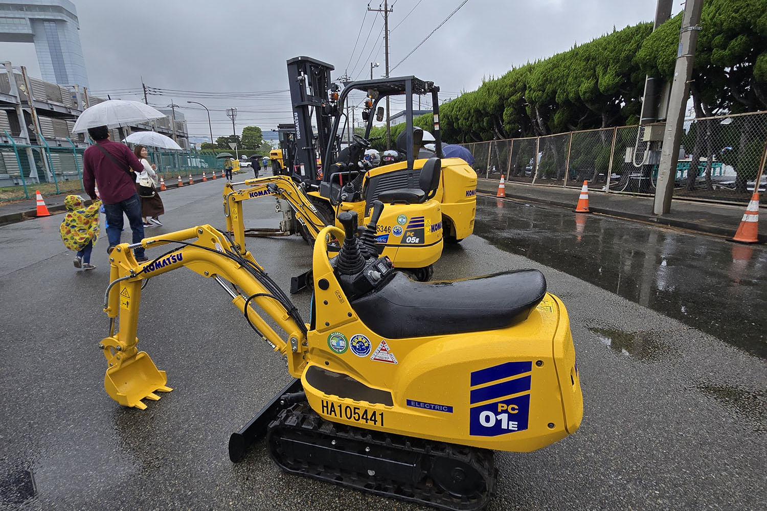 「コマツPC01E」は見た目こそ極小だけど道路工事の現場などで活躍するホンキのショベルカーだった 〜 画像2