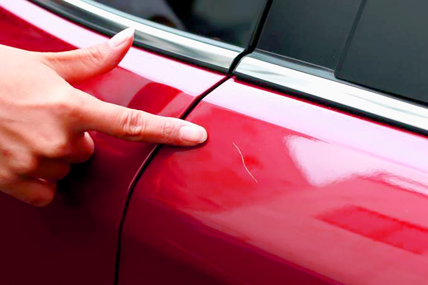車両についた引っかき傷