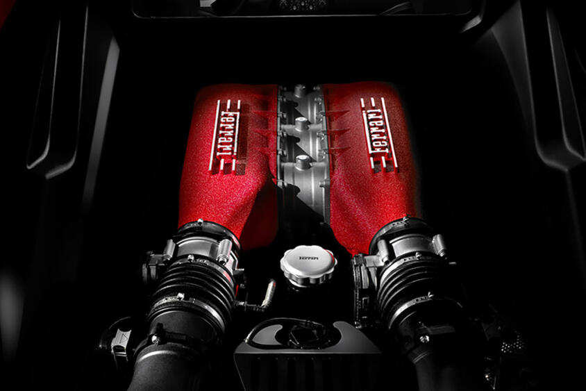 フェラーリのV8とアメ車のV8の音が全然違う！　じつはV8には大きく２種類の方式があった