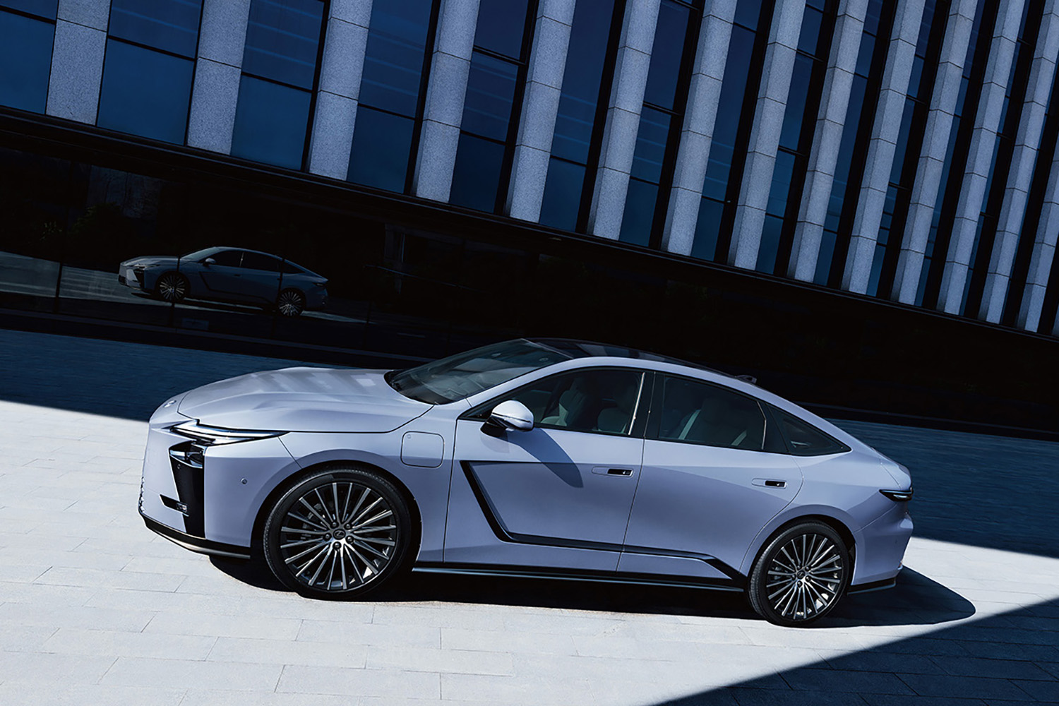 「オートカラーアウォード2025」の準グランプリに選ばれたレクサスES